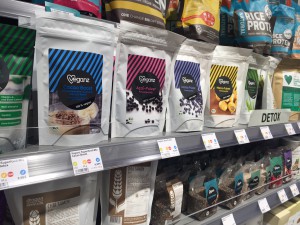 Pulver aus Acaí oder Chia-Samen für den morgentlichen Smothie (Foto: Privat) 