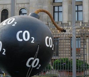 Mit dieser CO2-Bombe vor dem Bundesrat wurde 2011 gegen CCS demonstriert (Foto: privat)