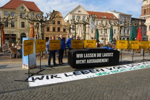 Kohlebefürworter demonstrieren gegen die Veranstaltung der LINKEN in Cottbus (Foto: DIE LINKE)
